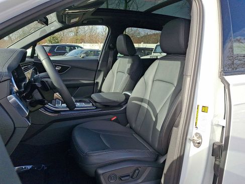 Certified 2025 Audi Q7 2.0T Premium w/ Convenience Plus Package image 11