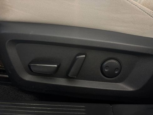 Used 2025 Nissan Rogue SV FWD image 22