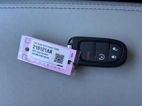 Used 2021 Jeep Cherokee Latitude Plus image 37