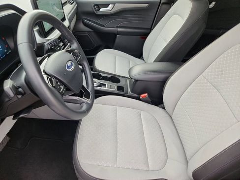 Used 2023 Ford Escape Active w/ Tech Pack #2 AWD/4WD image 9