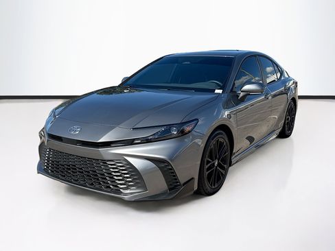 Used 2025 Toyota Camry SE image 7