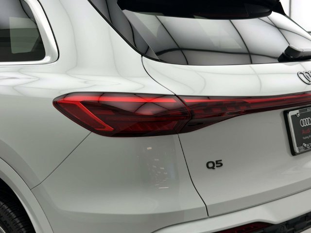 Used 2025 Audi Q5 Premium Plus AWD/4WD image 10