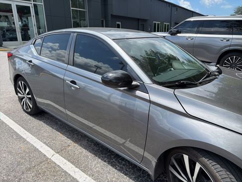 Used 2020 Nissan Altima 2.5 SR FWD image 3