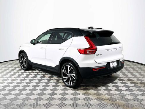 Used 2021 Volvo XC40 T5 R-Design image 5