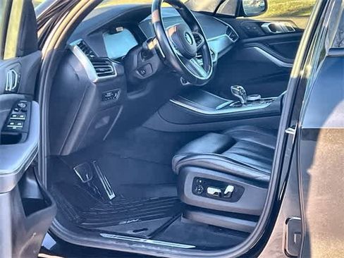 Used 2022 BMW X5 sDrive40i w/ M Sport Package image 3
