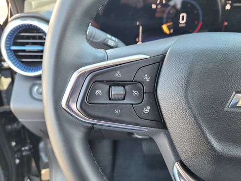 Used 2025 Chevrolet Trax LT w/ LT Convenience Package FWD image 22