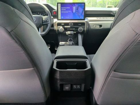 Used 2025 Toyota Tacoma TRD Sport AWD/4WD image 31