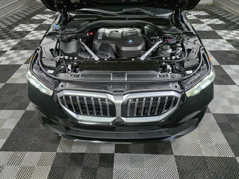 Used 2025 BMW 530i xDrive w/ Premium Package image 38