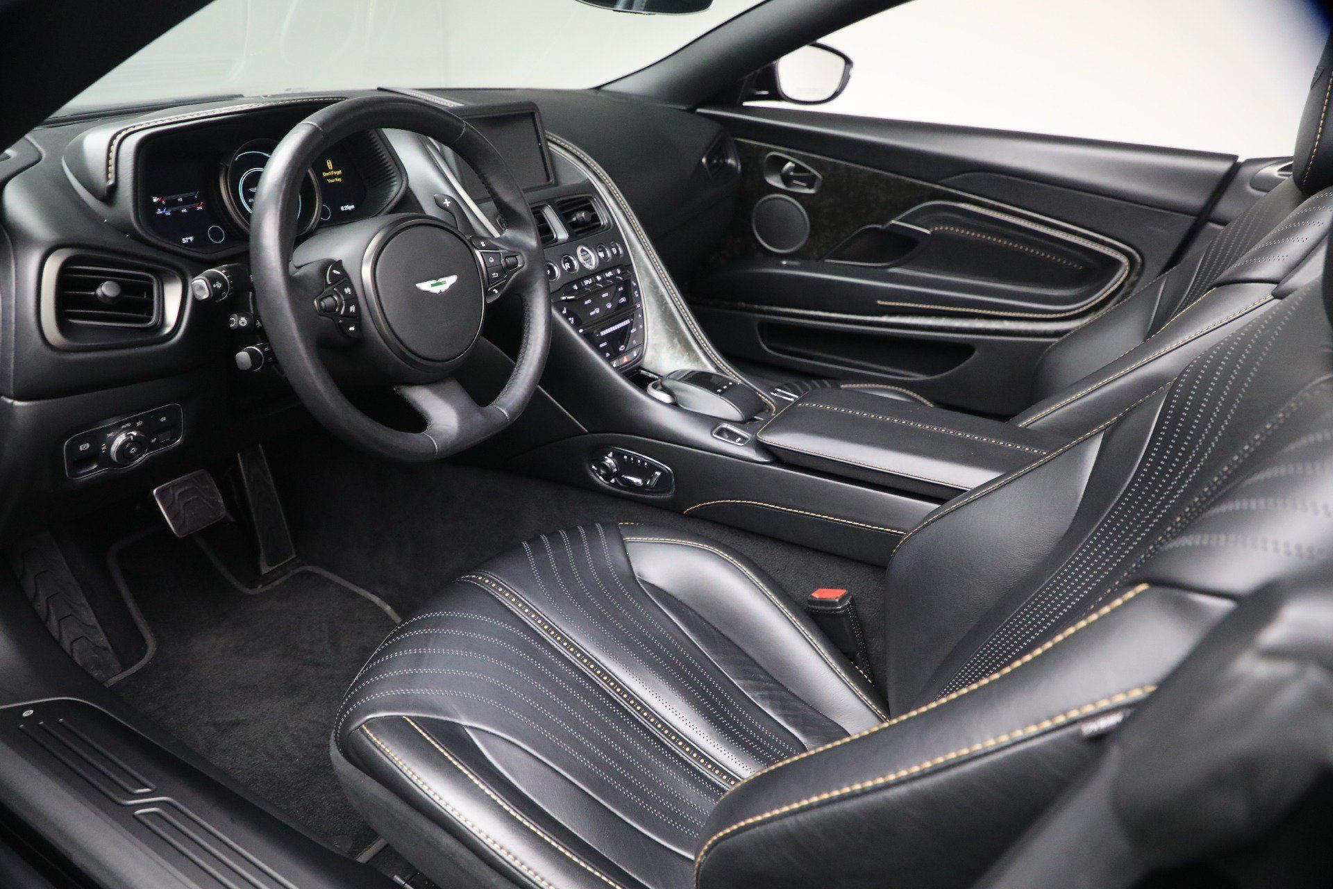 Used 2020 Aston Martin DB11 Volante RWD image 30