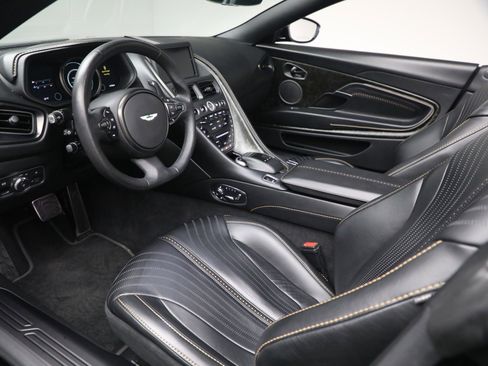 Used 2020 Aston Martin DB11 Volante image 30