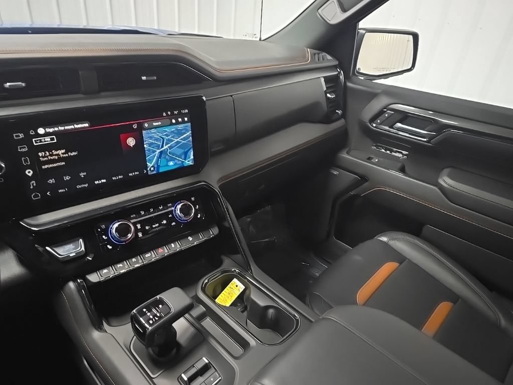Used 2023 GMC Sierra 1500 AT4 w/ Technology Package AWD/4WD image 28