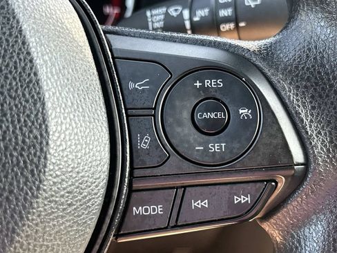 Used 2025 Toyota RAV4 XLE FWD image 30