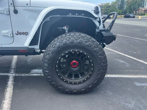 Used 2022 Jeep Gladiator Rubicon w/ LED Lighting Group AWD/4WD image 26
