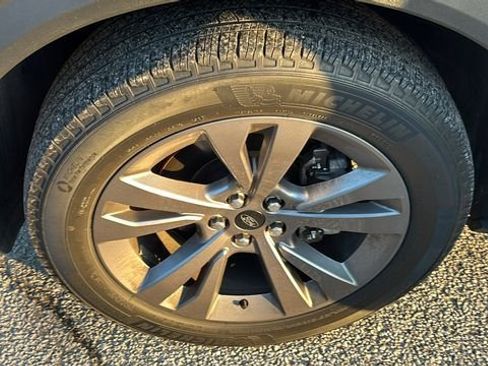 Used 2022 Ford Explorer XLT w/ Equipment Group 202A AWD/4WD image 31