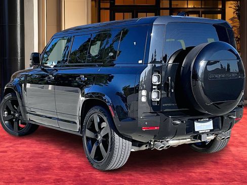 Used 2023 Land Rover Defender 110 V8 image 9