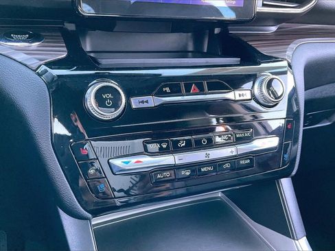 Used 2023 Ford Explorer Limited w/ Equipment Group 301A image 31