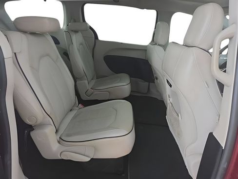 Used 2021 Chrysler Pacifica Limited w/ Premium & Safety Sphere Group AWD/4WD image 17