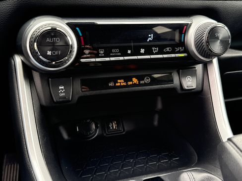 Certified 2024 Toyota RAV4 XLE FWD image 28