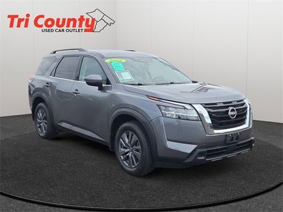 Used 2022 Nissan Pathfinder SV