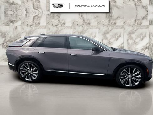 Used 2025 Cadillac Lyriq Luxury w/ LPO, Floor Liner Package AWD/4WD image 8