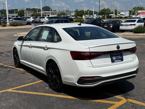 Used 2025 Volkswagen Jetta SE FWD image 6