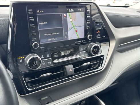 Used 2020 Toyota Highlander XLE image 23