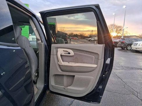 Used 2010 Chevrolet Traverse LS FWD image 7