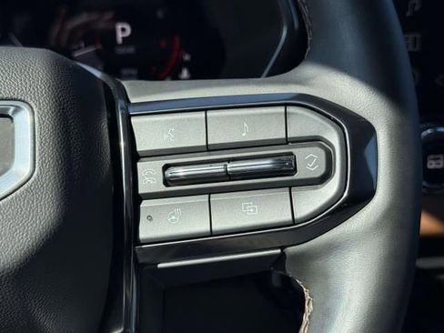 Used 2025 GMC Canyon AT4 w/ Technology Plus Package image 23