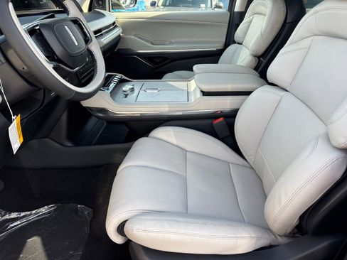 New 2025 Lincoln Navigator L Reserve AWD/4WD image 16