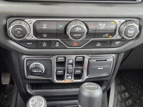 New 2025 Jeep Gladiator Sport image 15