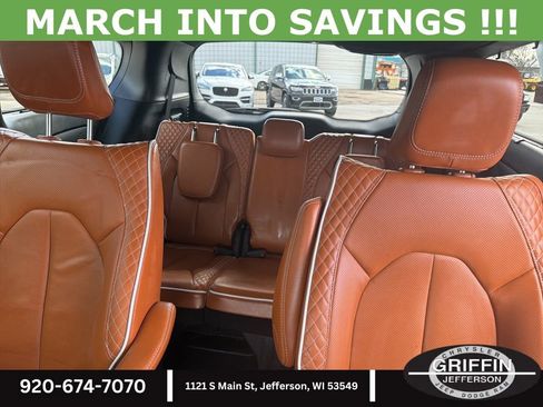 Used 2024 Chrysler Pacifica Pinnacle w/ Trailer Tow Group image 18