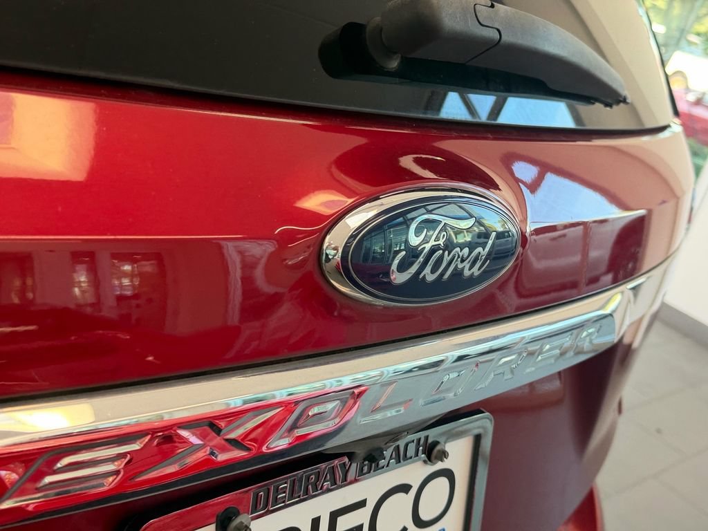 Used 2018 Ford Explorer XLT w/ Equipment Group 202A FWD image 22