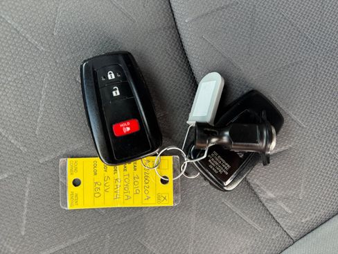 Used 2019 Toyota RAV4 XLE w/ Carpet Mat Package image 33