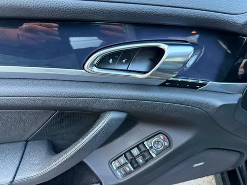 Used 2015 Porsche Panamera RWD image 16