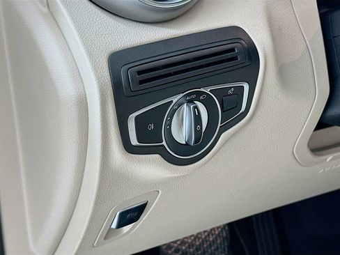 Used 2022 Mercedes-Benz GLC 300 image 11
