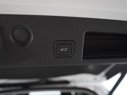 Used 2020 Chevrolet Equinox Premier w/ Premier Redline Edition image 17