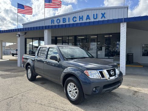 Used 2016 Nissan Frontier SV image 1