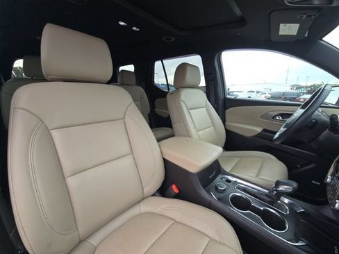 Used 2023 Chevrolet Traverse LT w/ LT Premium Package FWD image 20