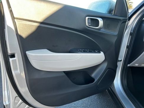 Certified 2026 Hyundai Venue SEL image 8