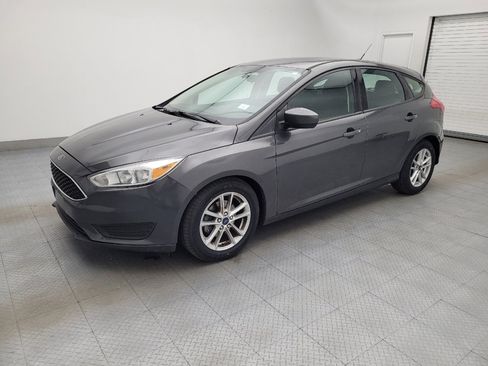 Used 2018 Ford Focus SE FWD image 2