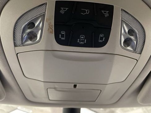 Used 2023 Chrysler Pacifica Touring-L image 52