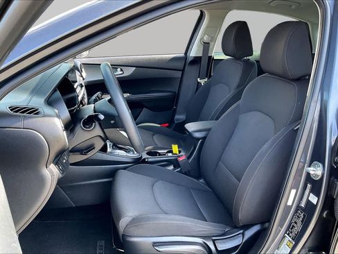 Used 2019 Kia Forte LXS FWD image 8