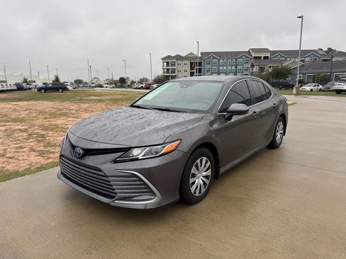Used 2023 Toyota Camry LE image 4