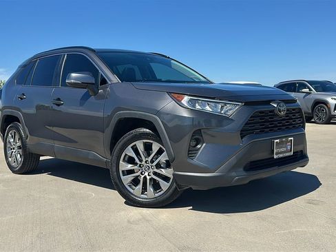 Used 2020 Toyota RAV4 XLE Premium FWD image 6