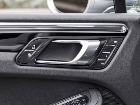 Certified 2026 Porsche Macan AWD/4WD image 25