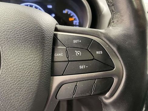 Used 2019 Jeep Grand Cherokee Overland image 16