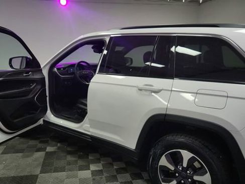 Used 2024 Jeep Grand Cherokee Limited 4xe image 16