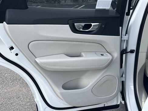 Certified 2025 Volvo XC60 T8 Plus w/ Protection Package Premier image 20