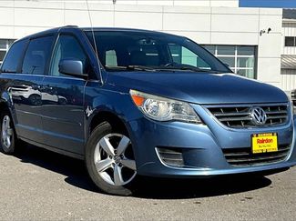 Used 2011 Volkswagen Routan SE image 1