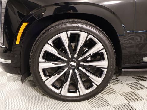 Used 2025 Cadillac Escalade Premium Luxury w/ Touring Package image 19